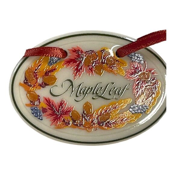 LONGABERGER MAPLE LEAF TIE-ON - ITEM 32999 New In The Box Fall Autumn Basket - Picture 2 of 5